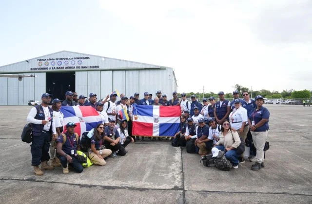 Ministro de Salud retorna al país junto al equipo médico de emergencia tras culminar misión humanitaria en Venezuela