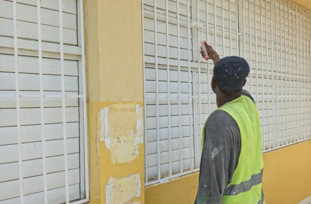Infraestructura Escolar da toques finales a 14 centros educativos intervenidos en Dajabón