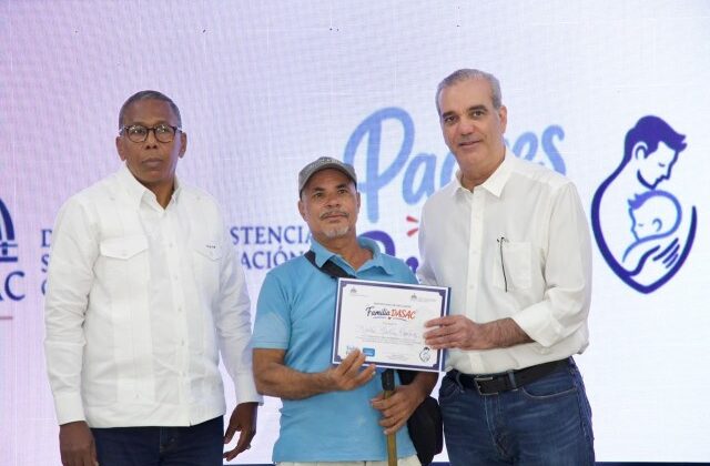 Presidente Abinader: «Que Dios bendiga a cada padre de la República Dominicana»