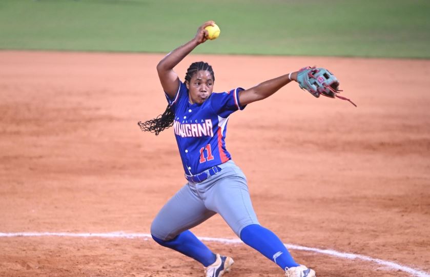 Anyela Gómez vuelve a brillar y Atalyia Rijo decide triunfo del softbol dominicano sobre México