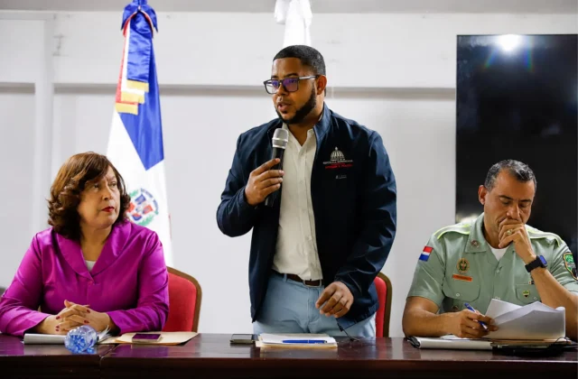 Autoridades revisan necesidades de los sectores durante Mesa de Seguridad en Santiago