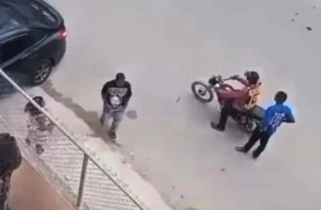 PN captura a tres hombres por agresión contra una señora y daños a su vehículo
