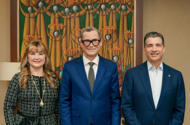 Eddy Olivares conoce estrategia tecnológica del Banco Popular y su apuesta por el talento humano