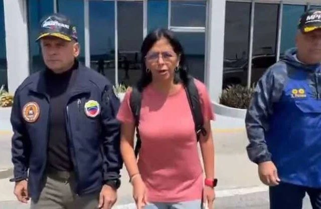 (VIDEO) Delcy Rodríguez condecora 6,000 rescatistas venezolanos tras el doble terremoto