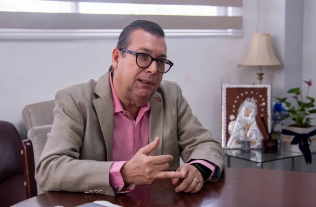 Salud Pública reveló barbero habría realizado dos cirugías antes de la muerte de Rebeca Brizard