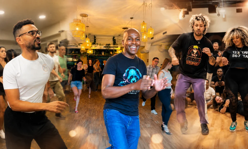 Entre orgullo y responsabilidad: los dominicanos que enseñan a bailar bachata en el exterior