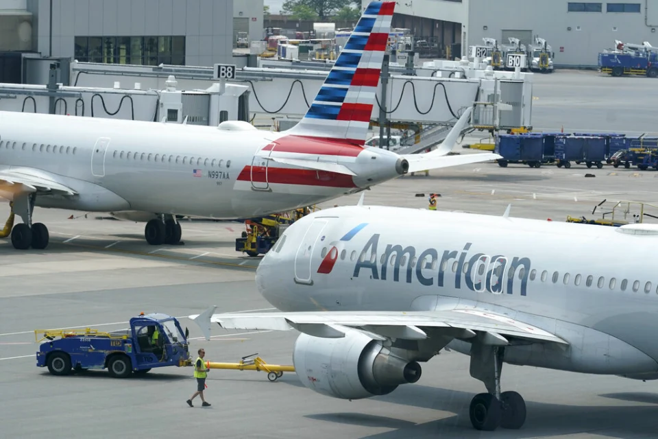 Cinco pasajeros resultan quemados tras incendiarse un portátil durante vuelo de American Airlines