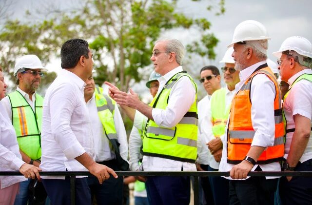 Presidente Abinader supervisa avances en la presa de Guaigüí, La Vega