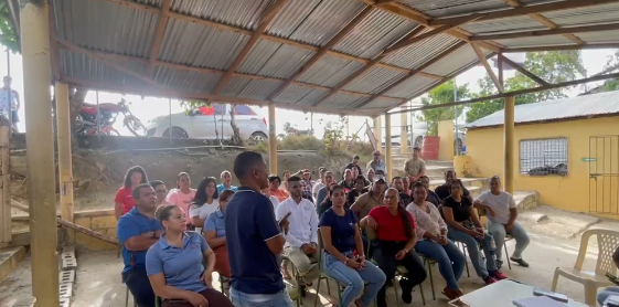 Padres afirman no enviarán a sus hijos a clases hasta que entreguen nueva escuela en Jánico