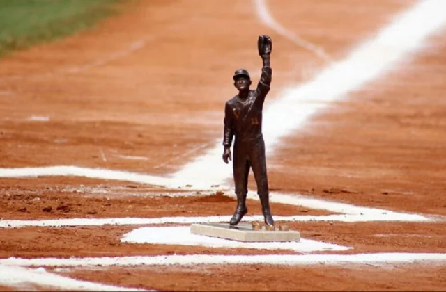 El Premio Luis Aparicio llega a Cooperstown de la mano de Johan Santana