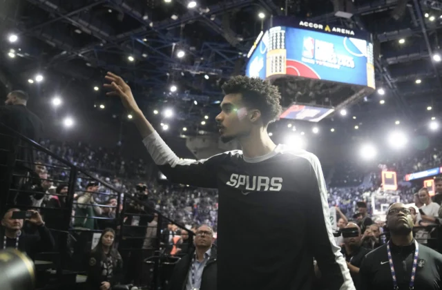 Wembanyama se lleva a los Spurs a entrenar a Francia