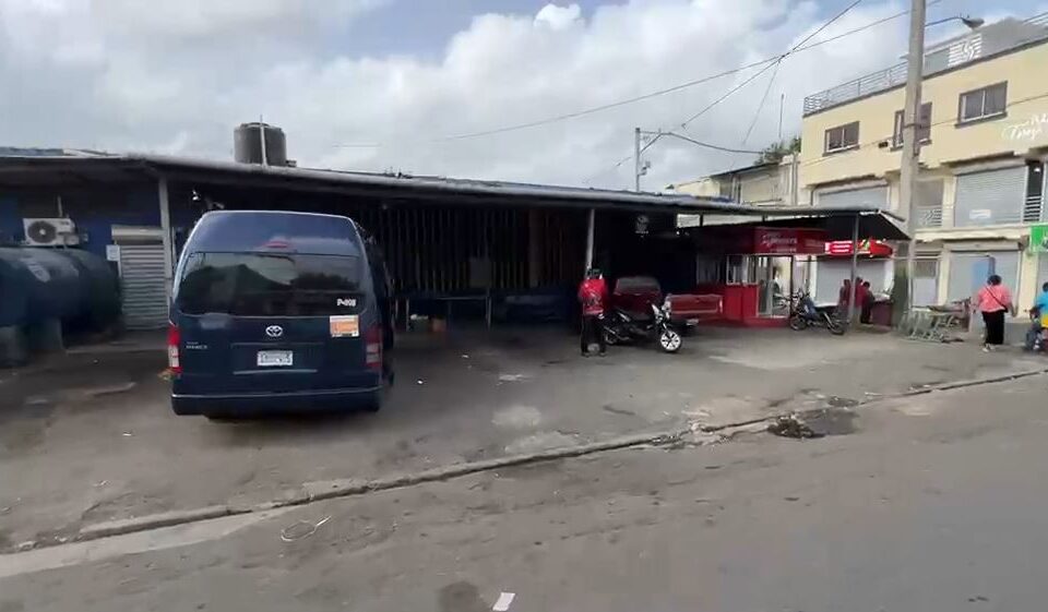 Huelga paraliza transporte y comercios en Moca, Navarrete y La Canela