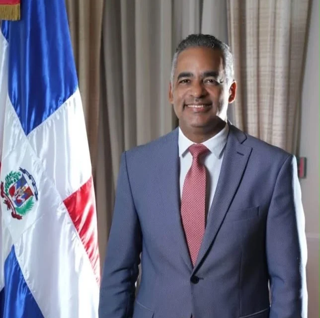 Abinader destituye a Celso Marranzini y designa a Joel Santos al frente del CUED