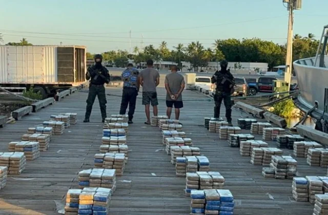 Video | DNCD incauta 1.3 toneladas de presunta cocaína en costas de Baní - RC Noticias