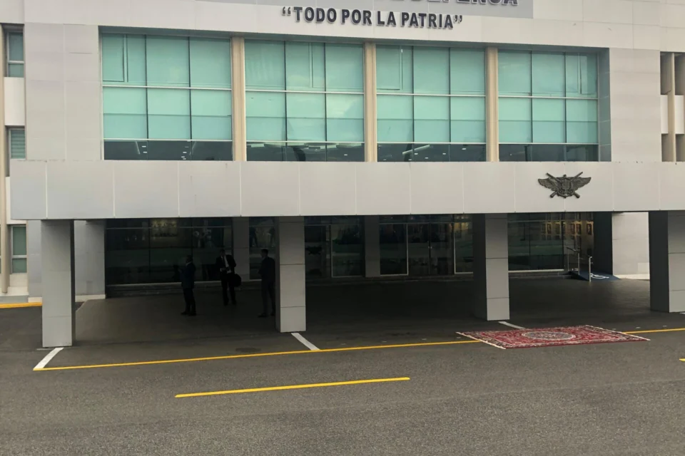 Ministerio de Defensa habilita centro de acopio para enviar ayuda a afectados por sismo en Colombia