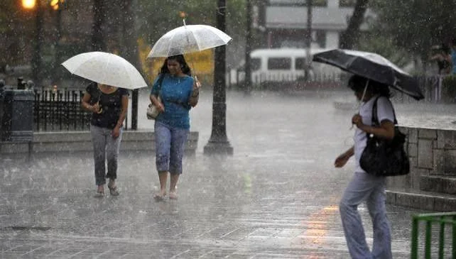 COE aumenta a 18 las provincias en alerta por incidencia de onda tropical