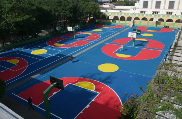 Inefi entrega siete canchas remozadas en centros educativos de Hato Mayor