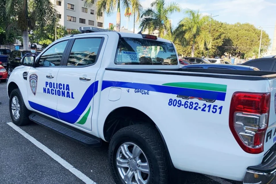 Policía Nacional persigue a dos hombres por muerte a tiros de un joven en La Romana