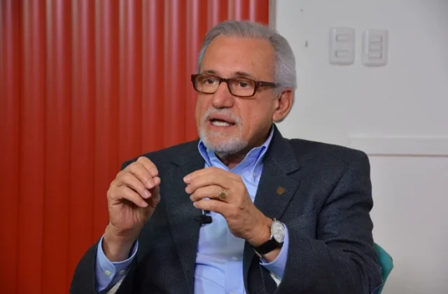 Psiquiatra Segundo Imbert cuestiona el activismo de la embajadora de EE.UU. en RD