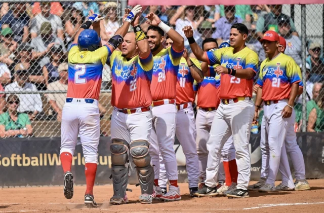 Venezuela asegura plata en softbol masculino