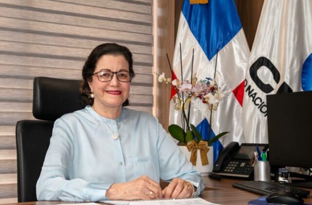 Aura Celeste, gerente del CNSS, se mantiene en órgano Salud Pública