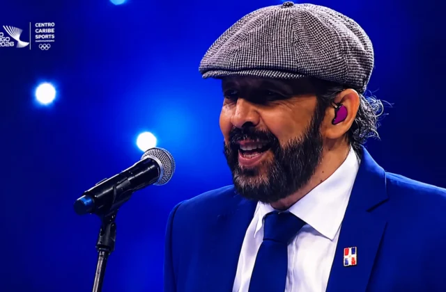 Juan Luis Guerra pone voz al “Canto a la Patria” en la clausura de Santo Domingo 2026