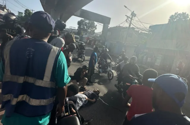 Dos motoristas resultan heridos tras accidente en la avenida Hermanas Mirabal