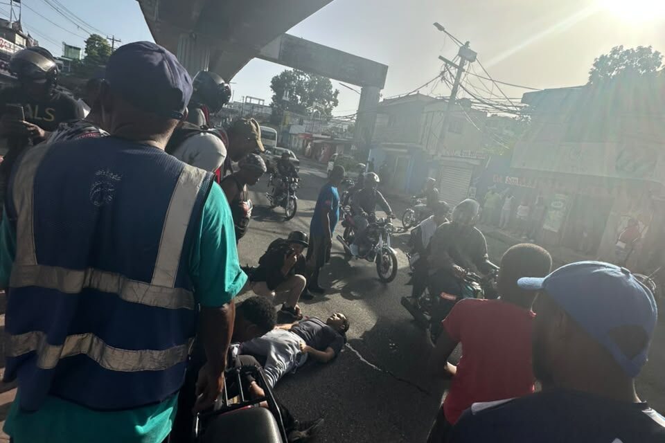 Dos motoristas resultan heridos tras accidente en la avenida Hermanas Mirabal