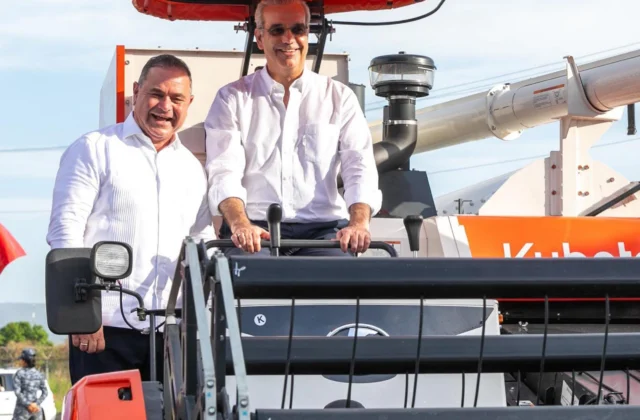 Abinader pide a agricultores continuar tecnificándose para eliminar la mano de obra extranjera
