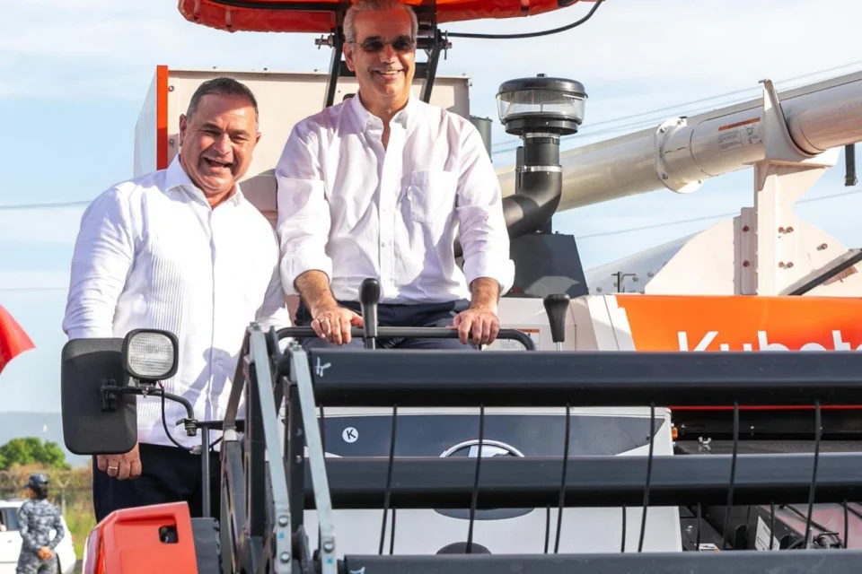 Abinader pide a agricultores continuar tecnificándose para eliminar la mano de obra extranjera
