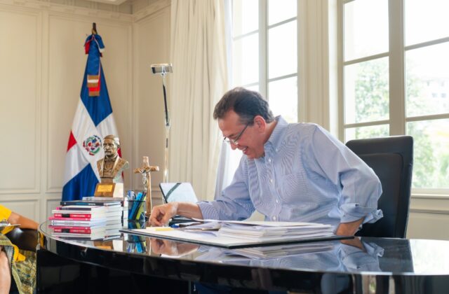 Ito Bisonó y Marco Rubio abordan comercio, inversiones y sectores estratégicos en llamada
