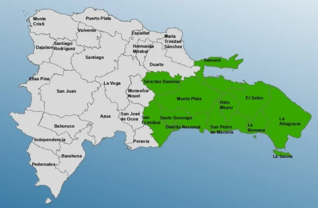 COE mantiene alerta verde en 10 provincias por la incidencia de una onda tropical