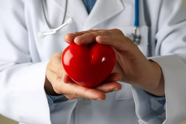 ¿Siente que su corazón se acelera? Podría tratarse de una arritmia