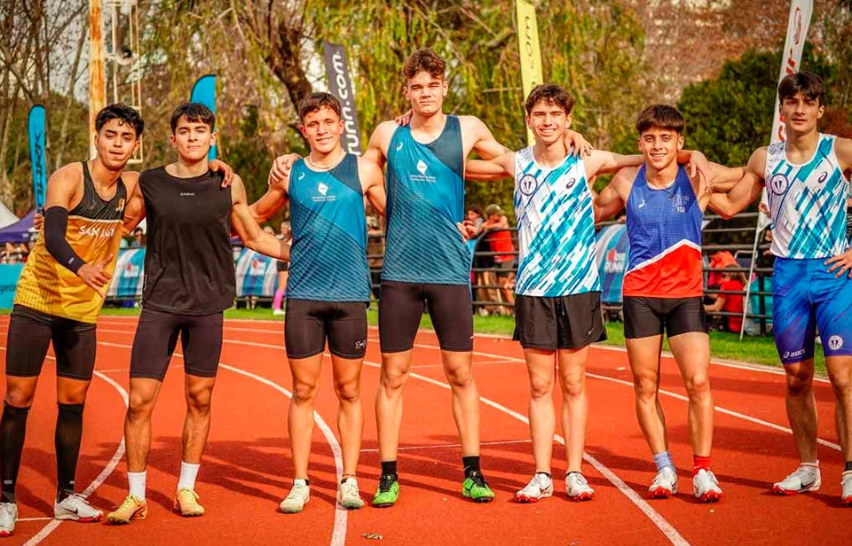 Policía Nacional sensibiliza a jóvenes atletas sobre prevención de la violencia en academia de béisbol de SDE