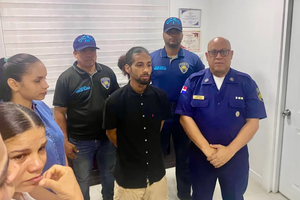 Se entrega “Ezequiel”, señalado por la muerte de “El Rubito” durante una riña en Santiago