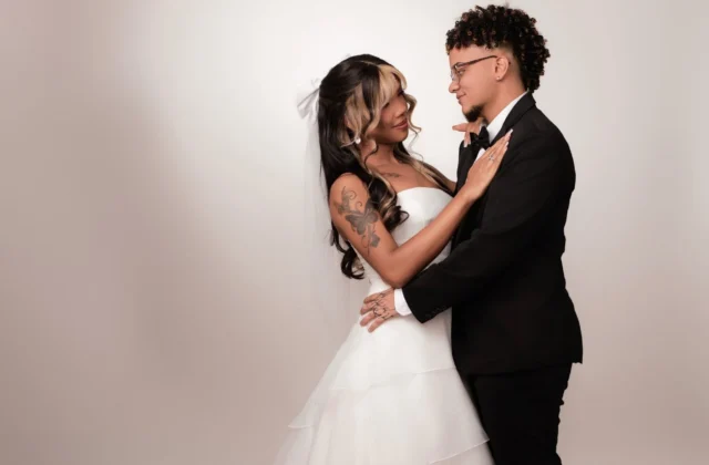 Pareja trans causa revuelo tras legalidad de su casamiento