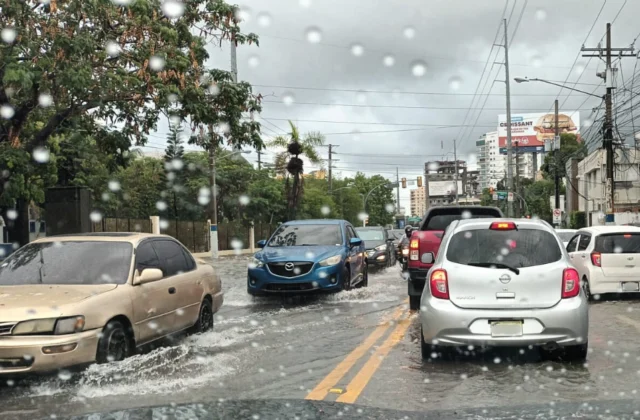 Continúa el calor y se esperan aguaceros ante onda tropical y vaguada