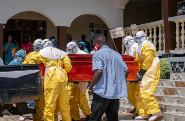 Ébola deja 2,420 muertos en el Congo