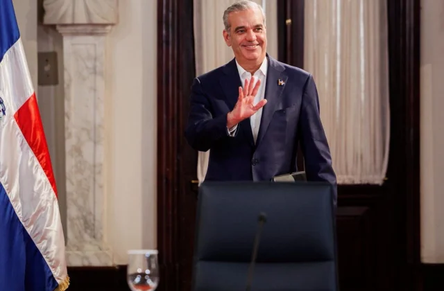 Culmina traslado temporal de la residencia presidencial a Santiago