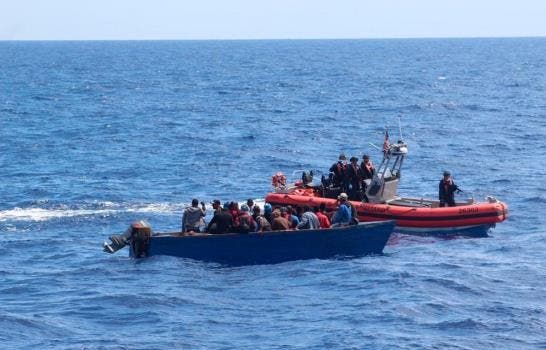 Repatrían a 51 migrantes dominicanos y haitianos detenidos en aguas de Puerto Rico