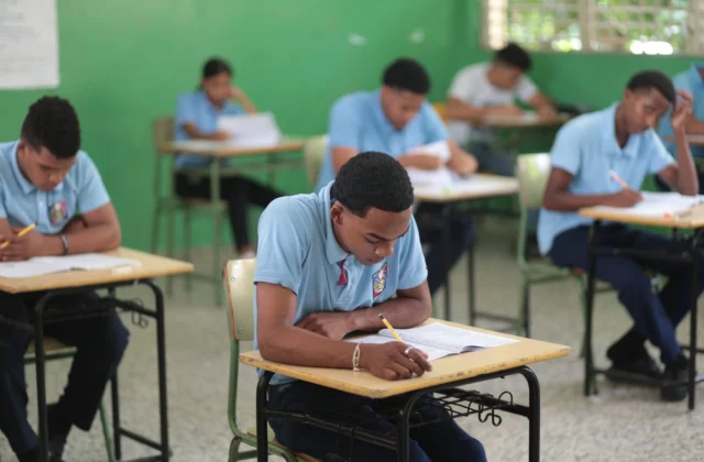 ¿IA sin saber redactar? Critican al Gobierno por capacitación de IA sin bases en lectura y escritura