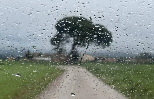 Se espera aguaceros, tronadas y ráfagas de viento en varias provincias durante la tarde de este miércoles