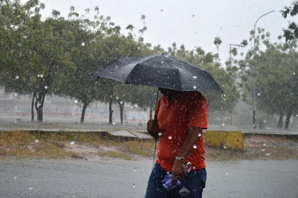 Dos ondas tropicales y vaguada favorecerán al aumento de lluvias en últimas horas