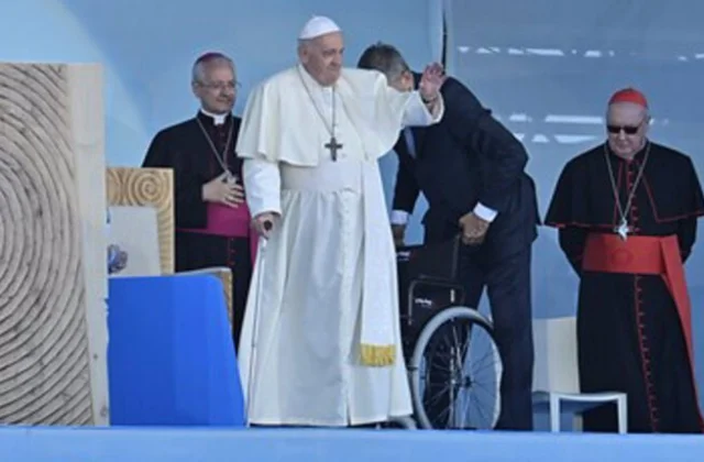 El papa advierte contra la creciente dependencia de los algoritmos