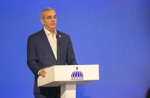 Abinader defiende entrada de Viettel Mobile a RD; dice abaratará precio y mejorará telecomunicaciones