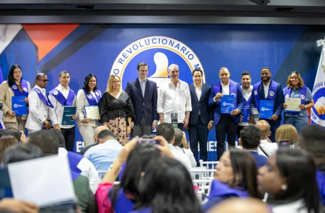 Abinader coloca formación política entre prioridades al asumir presidencia del PRM