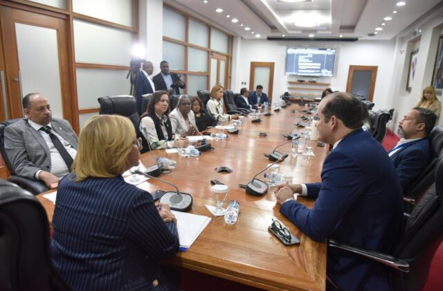 Diputados piden explicaciones al director del Inabie sobre la alimentación escolar