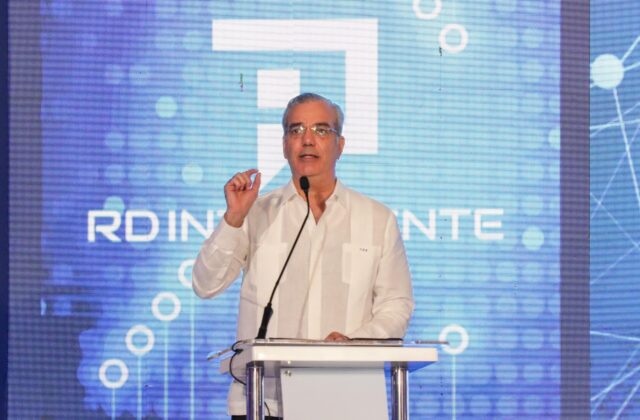 Abinader lanza programa “RD Inteligente” para capacitar a un millón de dominicanos en inteligencia artificial de manera gratuita
