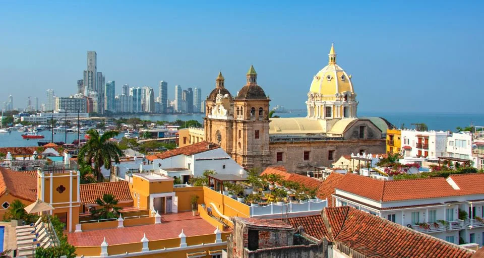 Colombia pide calma tras la suspensión judicial del convenio para producir pasaportes