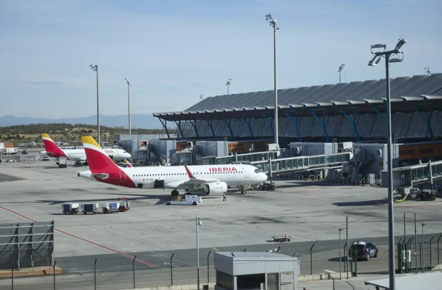 #Mundo:Un avión de Iberia que cubría la ruta Madrid-Oslo realiza un aterrizaje de emergencia en Bruselas #FVDigital